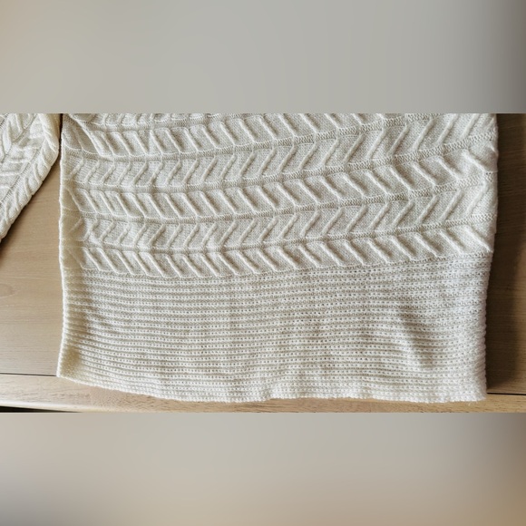 New York & Company Creamy White Boat Neck Sweater / Size Large - Picture 7 of 13